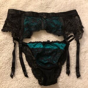 Victoria’s Secret Lace garter and panty set women’s medium (clean)